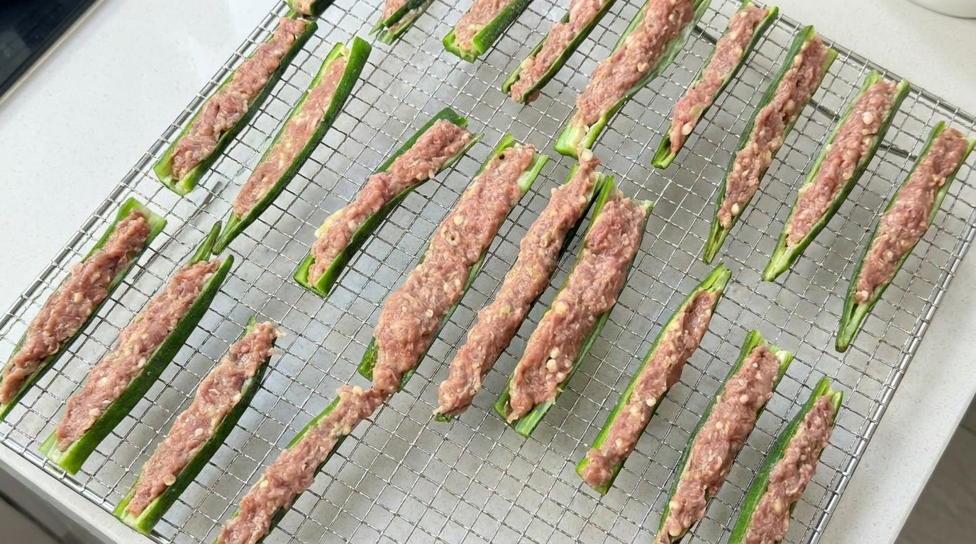 오리고기를 채운 오크라 강아지 수제 간식