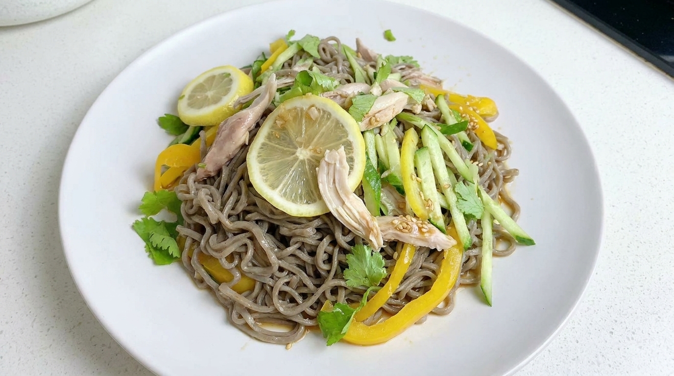 입맛을 돋우는 상큼한 레몬 닭고기 메밀국수 샐러드