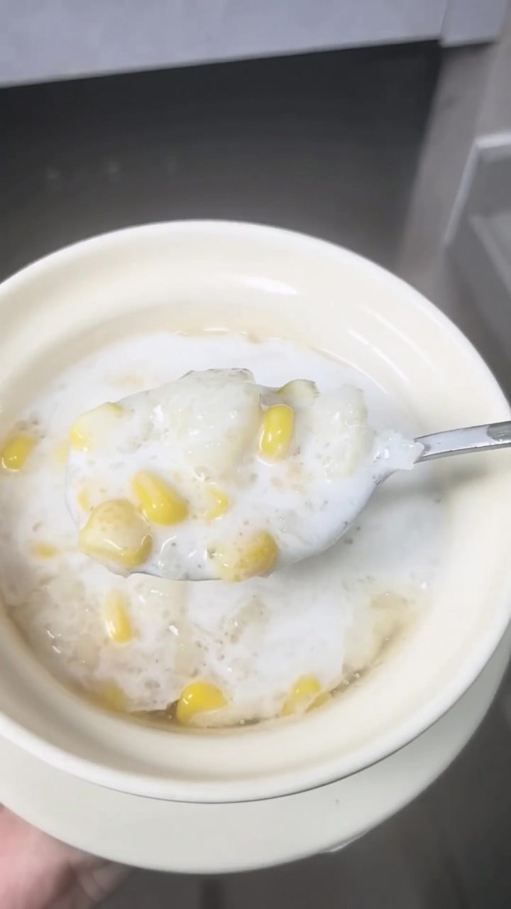 상큼하고 달콤한 코코넛 옥수수 물밤 디저트 수프