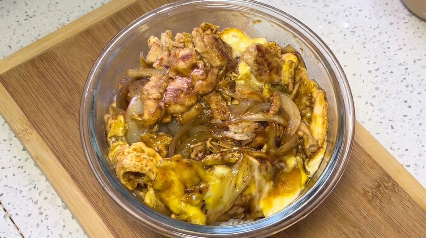 오야코동 스타일 닭가슴살 달걀 덮밥