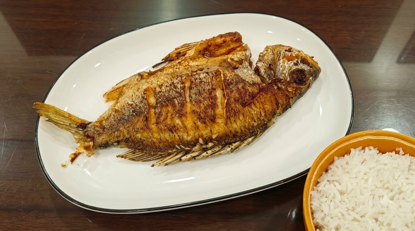 바삭한 껍질의 클래식 팬프라이 노랑촉수고기 구이와 밥
